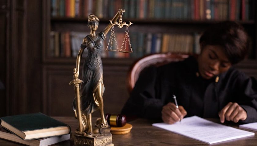 Как проходит банкротство для сотрудников археологии в России