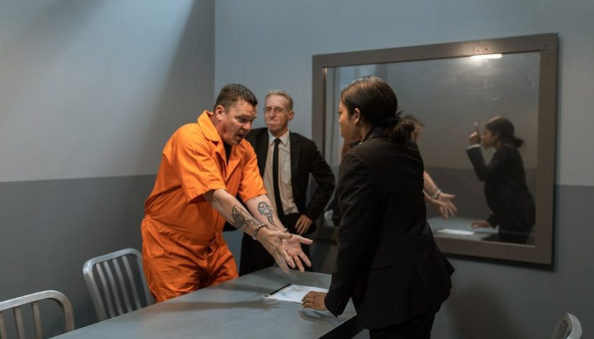 Можно ли сохранить зарплату при банкротстве физлица