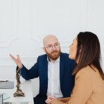 Как банкротство помогает избавиться от долгов по коммуналке и кредитами