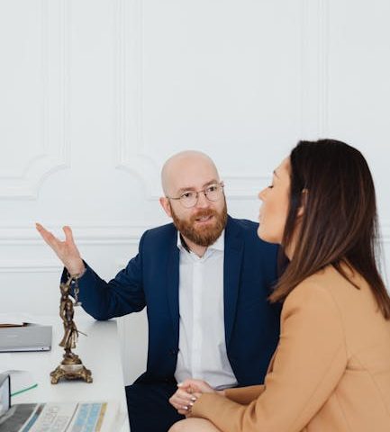 Как банкротство помогает избавиться от долгов по коммуналке и кредитами